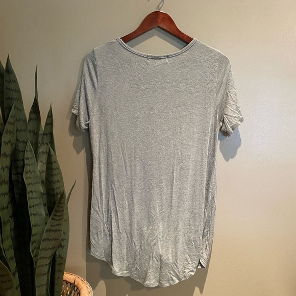 SINUOUS LIGHT GREEN BOTTOM KNOT SPRING TOP - Picture 2 of 4